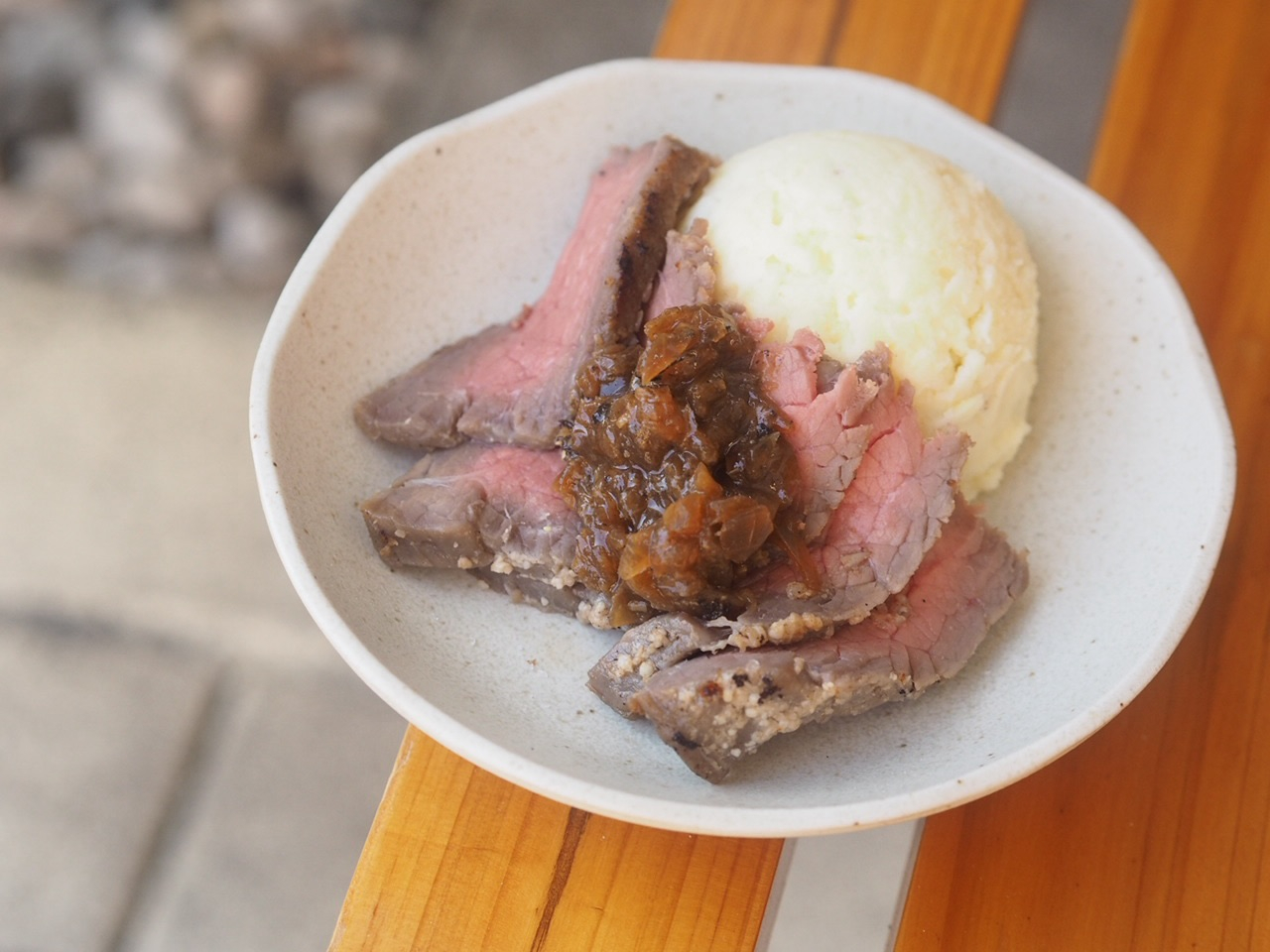 どうもズボンを買ったら丈が足りずただ寒いズボンを買った店主で...